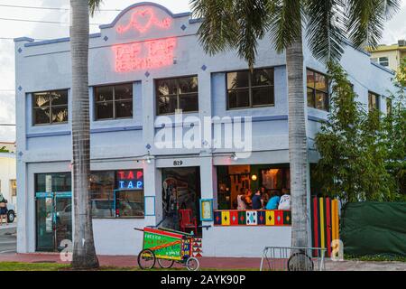 Miami Beach Florida, Tap Tap, Restaurant Restaurants Essen Essen Essen Essen essen Café Cafés Bistro, haitianisches Essen, Besucher reisen Reisetouristen Stockfoto