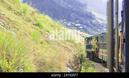 Die Nilgiri-Bergbahn ist ein unesco-Weltkulturerbe und ein beliebtes Touristenziel von ooty in tamilnadu, indien Stockfoto