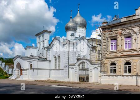 Pskov, die alte orthodoxe Kirche von Varlaam Khatynsky auf Zvanice, historischer Ort Stockfoto