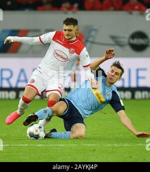 Düsseldorf, Deutschland. Februar 2020. Matthias Zimmermann (L) von Düsseldorf vies mit Florian Neuhaus von Mönchengladbach bei einem deutschen Bundesligaspiel zwischen Borussia Mönchengladbach und Fortuna Düsseldorf in Düsseldorf, 15. Februar 2020. Kredit: Ulrich Hufnagel/Xinhua/Alamy Live News Stockfoto