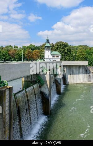 Anlagen rund um den historischen Hochablass, Teil des Augsburger Wassersystems Stockfoto