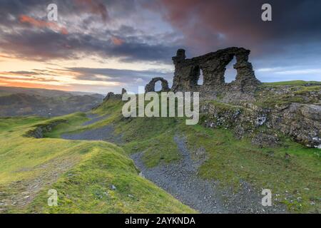 Sonnenuntergang über Castell Dinas Bran in der Nähe von Llangollen. Stockfoto