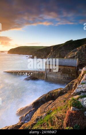 Die Alte RNLI Rettungsbootstation am Lizard Point in Cornwall. Stockfoto