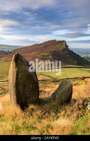 Der Blick in Richtung Hen Cloud aus der Nähe der Roaches im Peak District National Park. Stockfoto