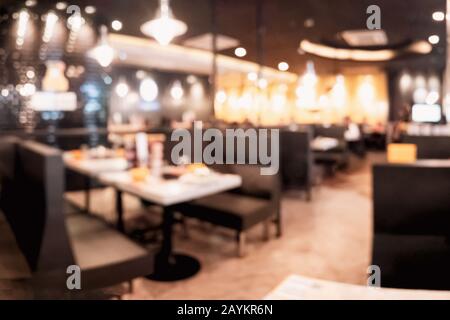 Abstrakter Bokeh und verschwommener Hintergrund des Restaurants Stockfoto