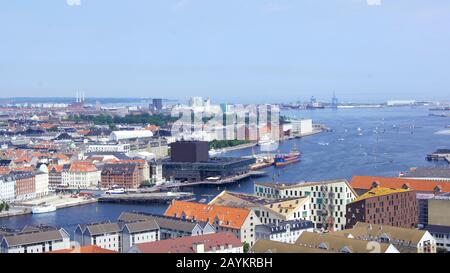 Kopenhagen, DÄNEMARK - 6. Jul. 2015: Skyline von Kopenhagen von Vor Frelsers Kirke Church of Our Savior Stockfoto