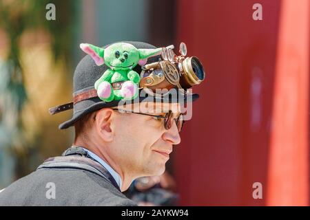 Leipzig, 21. MAI 2018: Verkleidete Menschen nehmen am jährlichen Gotik- und Steampunk-Festival in Leipzig Teil Stockfoto