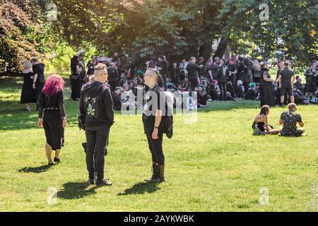 Leipzig, 21. MAI 2018: Verkleidete Menschen nehmen am jährlichen Gotik- und Steampunk-Festival in Leipzig Teil Stockfoto