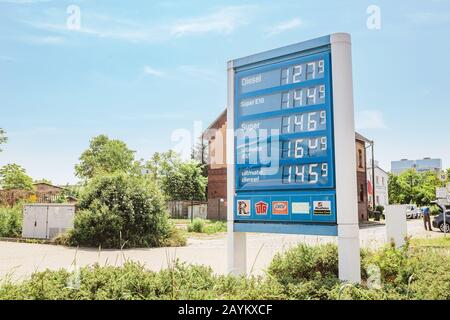 Leipzig, DEUTSCHLAND - 21. MAI 2018: Benzinpreise in Deutschland Stockfoto