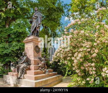 Statue des Komponisten Felix Mendelssohn in der Nähe der Thomaskirche zu Leipzig im Frühjahr Stockfoto