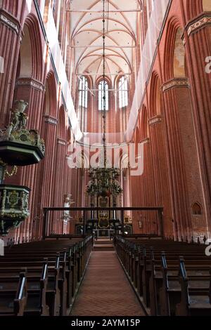 Innenraum von St. Nicolas (St. Nikolai) Kirche, Wismar, Mecklenburg-Vorpommern, Deutschland, Europa Stockfoto