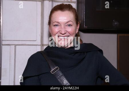Die Eröffnungsnacht für My Name Ist Lucy Barton im Samuel J. Friedman Theatre - Arrivals. Mit: Julie White Where: New York, New York, Vereinigte Staaten When: 16 Jan 2020 Credit: Joseph Marzullo/WENN.com Stockfoto