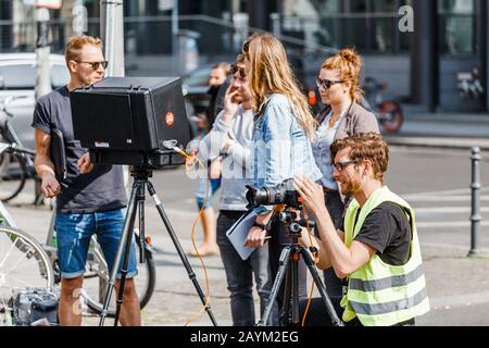 17. MAI 2018, BERLIN, DEUTSCHLAND: Film oder Film auf der Berliner Straße drehen Stockfoto