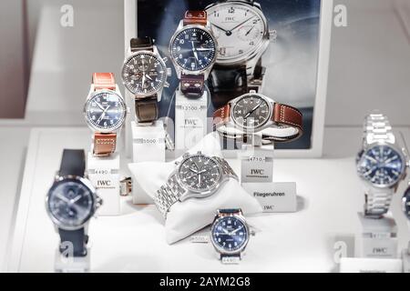 17. MAI 2018, BERLIN, DEUTSCHLAND: IWC Luxury Watches Kollektion im Shop Stockfoto