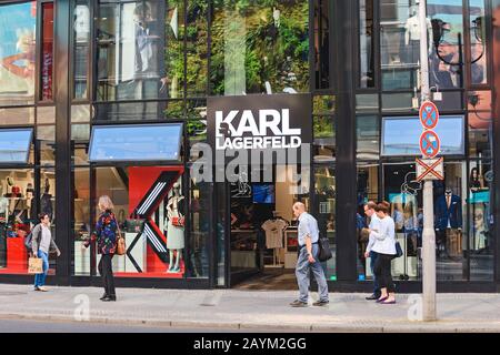 17. MAI 2018, BERLIN, DEUTSCHLAND: Modegeschäft Karl Lagerfeld in Berlin Stockfoto