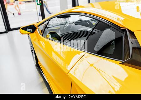 17. MAI 2018, BERLIN, DEUTSCHLAND: Lamborghini Aventador S Sportwagen Nahansicht im Auto-Salon Stockfoto