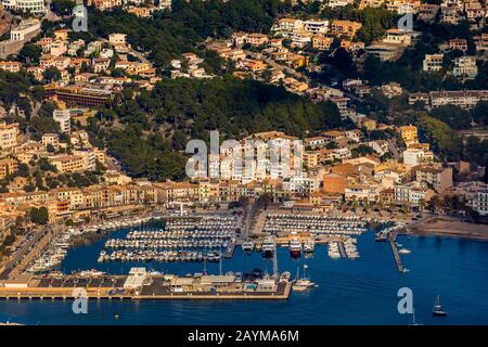 Hafen von Port de Soller, 04.01.2020, Luftbild, Spanien, Balearen, Mallorca, Port De Soller Stockfoto