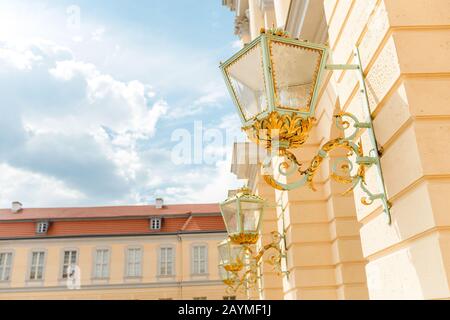 Goldene Zierlaternen im Schloss Charlottenburg Stockfoto