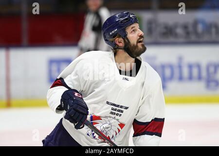 Linkoping, Schweden 20200215 Niklas Persson während des Benefizspiels "Together Against Cancer" in der Saab-Arena. Alte Eishockeylegenden mit kombinierten Erfahrungen aus 6522 SHL-Spielen, 3051 NHL-Spielen, 1203 SDHL-Spielen, die am Samstag gespielt wurden, um Geld für Krebsforschung zu sammeln. Foto Jeppe Gustafsson Stockfoto