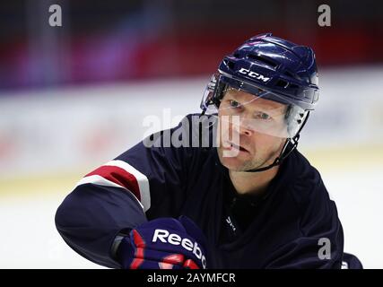 Linkoping, Schweden 20200215 Ulf SÖDERSTröm während des Benefizspiels "Together Against Cancer" in der Saab-Arena. Alte Eishockeylegenden mit kombinierten Erfahrungen aus 6522 SHL-Spielen, 3051 NHL-Spielen, 1203 SDHL-Spielen, die am Samstag gespielt wurden, um Geld für Krebsforschung zu sammeln. Foto Jeppe Gustafsson Stockfoto