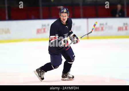 Linkoping, Schweden 20200215 Matthias Nilimaa während des Benefizspiels "Together Against Cancer" in der Saab-Arena. Alte Eishockeylegenden mit kombinierten Erfahrungen aus 6522 SHL-Spielen, 3051 NHL-Spielen, 1203 SDHL-Spielen, die am Samstag gespielt wurden, um Geld für Krebsforschung zu sammeln. Foto Jeppe Gustafsson Stockfoto