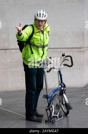 London, Großbritannien. Februar 2020. Reiseautor und -Sender Simon Calder in den BBC Studios in Central London. Kredit: Tommy London/Alamy Live News Stockfoto