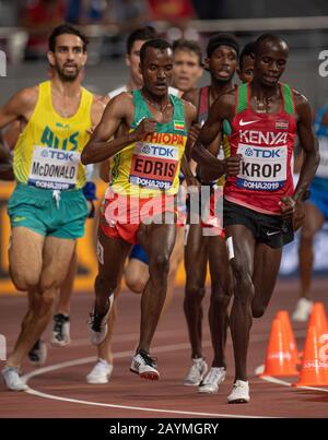 Doha - KATAR - SEP 27: Jacob Krop (KEN) und Muktar Edris (ETH), die an den 5000m-Aufläufen Der Männer im Laufe des 17. IAAF World Athletics Champio teilnehmen Stockfoto