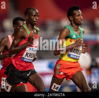 Doha - KATAR - SEP 27: Jacob Krop (KEN) und Selemon Barega (ETH), die an den 5000m-Aufläufen Der Männer am Tag eins des 17. IAAF World Athletics Champ teilnehmen Stockfoto