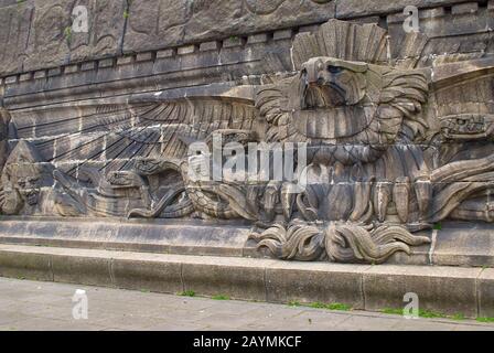 Imperial oder Golden Eagle, das Manteltier Deutschlands an der "Deutschen Ecke" (Deutschland Eck) in Koblenz Stockfoto