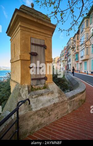 Monaco - 05. April 2019: Rue des Remparts Straße Stockfoto