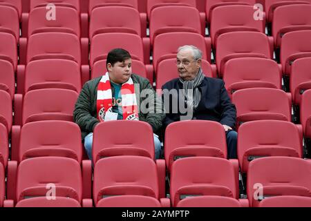 Amsterdam, Niederlande. Februar 2020. Amsterdam, 16-02-2020, JohanCruyff Arena, Saison 2019/2020, niederländische Fußball-Wahlredivisie, Fans von Ajax während des Spiels Ajax - RKC Waalwijk. Credit: Pro Shots/Alamy Live News Stockfoto