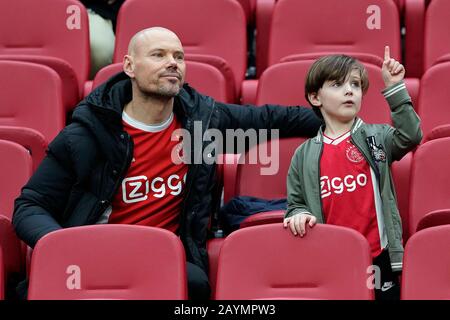 Amsterdam, Niederlande. Februar 2020. Amsterdam, 16-02-2020, JohanCruyff Arena, Saison 2019/2020, niederländische Fußball-Wahlredivisie, Fans von Ajax während des Spiels Ajax - RKC Waalwijk. Credit: Pro Shots/Alamy Live News Stockfoto