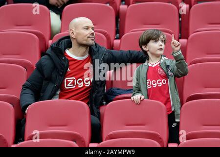 Amsterdam, Niederlande. Februar 2020. Amsterdam, 16-02-2020, JohanCruyff Arena, Saison 2019/2020, niederländische Fußball-Wahlredivisie, Fans von Ajax während des Spiels Ajax - RKC Waalwijk. Credit: Pro Shots/Alamy Live News Stockfoto