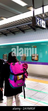 Shinkansen im Bahnhof Japan Stockfoto