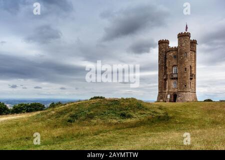 Broadway Tower ist eine Torheit auf dem Broadway Hill, in der Nähe des Dorfes Broadway, in der Grafschaft Worcestershire, England, Großbritannien Stockfoto