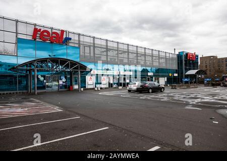 Real Supermarkt-Filiale Dusseldorf-Bilk Stockfoto