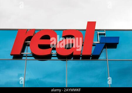 Real Supermarkt-Filiale Dusseldorf-Bilk Stockfoto