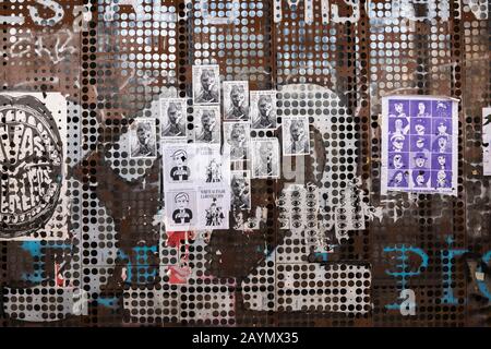 Graffiti und Plakate von den politischen Unruhen und Protesten in Lastarria, Central Santiago, Metropolitan Region, Hauptstadt von Chile, Südamerika Stockfoto