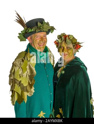 Ein Paar in Kostümen vom Hastings Traditional Jack auf dem Green Festival. Hastings. East Sussex. England. GROSSBRITANNIEN Stockfoto