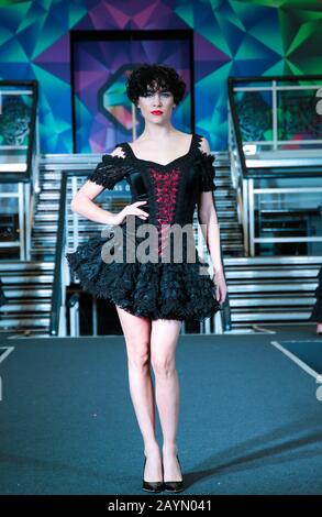 London UK 16. Feb. 2020 London Edge, Die alternative Runway Show mit Designern, hell Bunny, Hearts and Roses, Sheen, Voodoo Vixen, Verbotene, Lady K Loves und Bow and Crossbones, die die neuesten Modebekleidung präsentieren.@Paul Quezada-Neiman/Alamy Live News Stockfoto