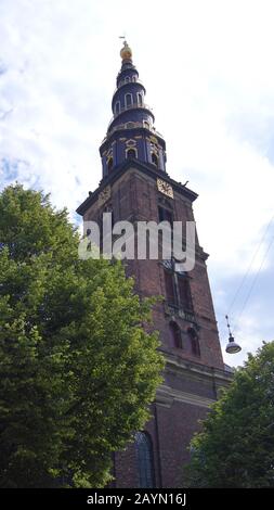 Kopenhagen, DÄNEMARK - 6. Jul. 2015: Unser Heiland Vor Frelsers Kirke - eine der berühmtesten Kirchen Dänemarks. Serpentinenspire wurde eingeweiht Stockfoto