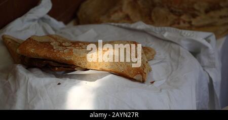 Libanesische Küche: Tradition Saj Fladenbrot bereit zum Essen. Stockfoto