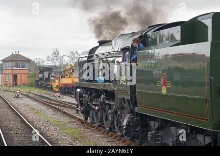 Battle of Britain Class Locomotive 34046 Braunton (als 34052 Lord Dowding geführt) im Minehead Station der West Somerset Railway im Jahr 2018 Stockfoto