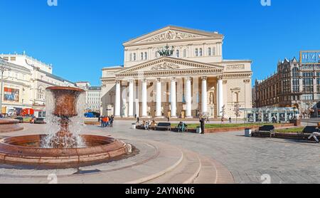 11. MAI 2018, MOSKAU, RUSSLAND: Nahaufnahme der Architektur des Bolschoi-Theaters (großes Theater) in Moskau, Russland Stockfoto