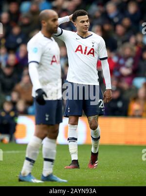 Die Dele Alli (rechts) von Tottenham Hotspur reagiert beim Premier-League-Spiel in Villa Park, Birmingham. Stockfoto