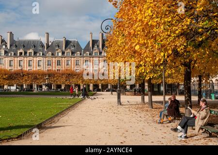 Der Place des Vosges, Le Marais, Paris, Frankreich Stockfoto