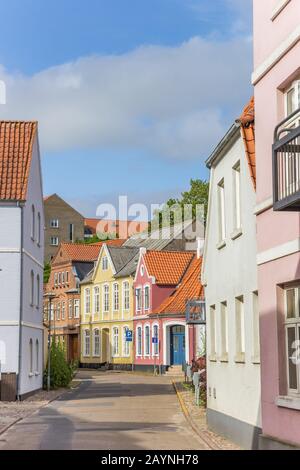 Straße mit bunten Häusern im Zentrum von Sonderborg, Dänemark Stockfoto