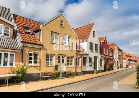 Straße mit bunten Häusern im Zentrum von Sonderborg, Dänemark Stockfoto