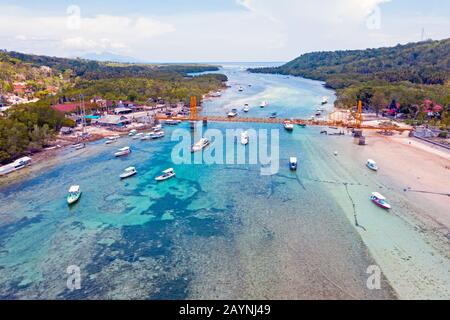 Luftaufnahmen von der gelben Brücke in Nusa Lembongan Bali Indonesia Stockfoto