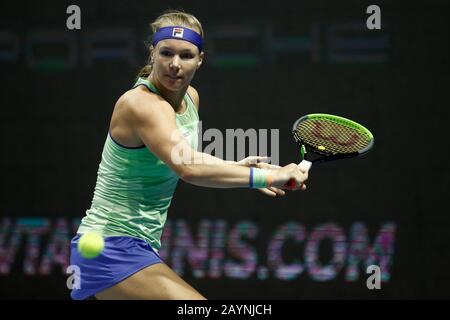 Kiki Bertens aus den Niederlanden spielt während eines Endspiels gegen Elena Rybakina (nicht gesehen) aus Kasachstan beim Tennisturnier St.Petersburg Ladies Trophäe 2020 in der Sibur Arena.Endstand: (Kiki Bertens 2 - 0 Elenia Rybakina) Stockfoto